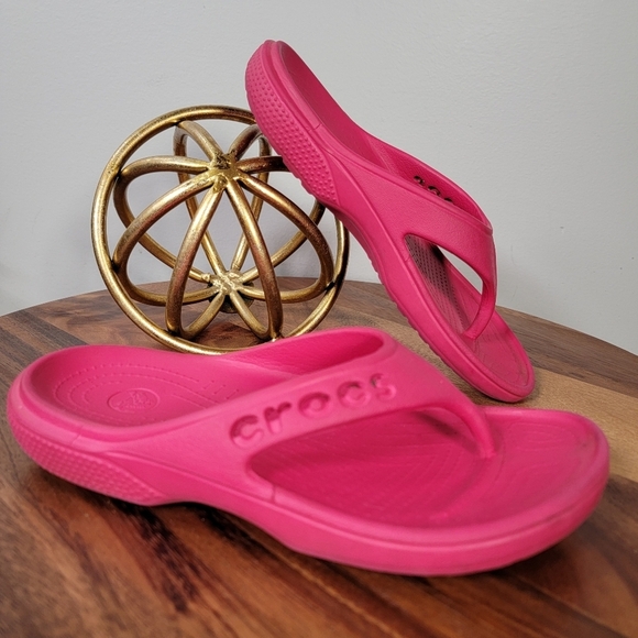 CROCS Hot Pink Sandals Size J 2 Flip Flops Summer Vacation - Picture 9 of 16